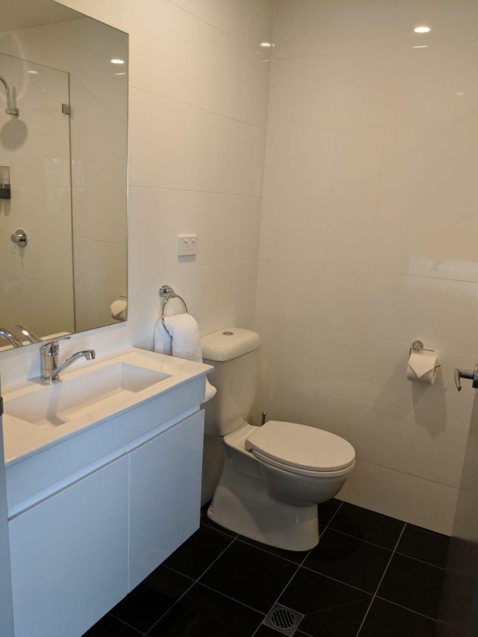 Kingsgrove Hotel Sydney Zewnętrze zdjęcie